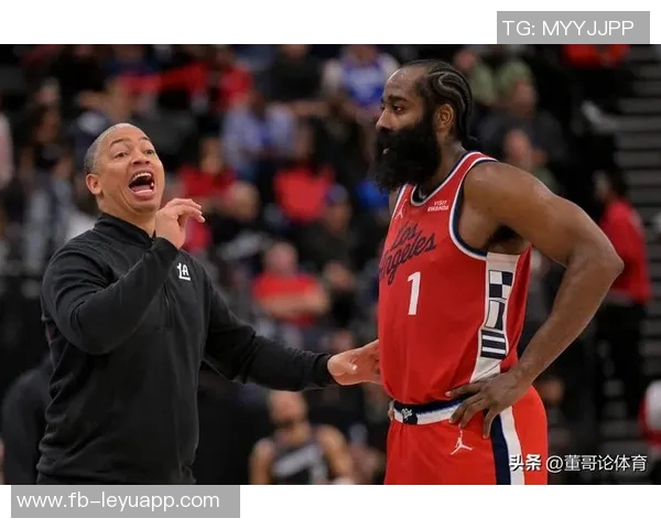 快船今日训练精彩瞬间小卡持球卢指导跑位哈登投篮比尔运球展现默契 快船今日训练精彩瞬间小卡持球卢指导跑位哈登投篮比尔运球展现默契