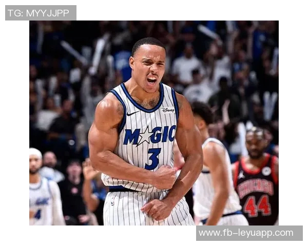 米切尔上半场表现惊艳11投8中轻松拿下18分4篮板2助攻助力球队奋勇争先 米切尔上半场表现惊艳11投8中轻松拿下18分4篮板2助攻助力球队奋勇争先